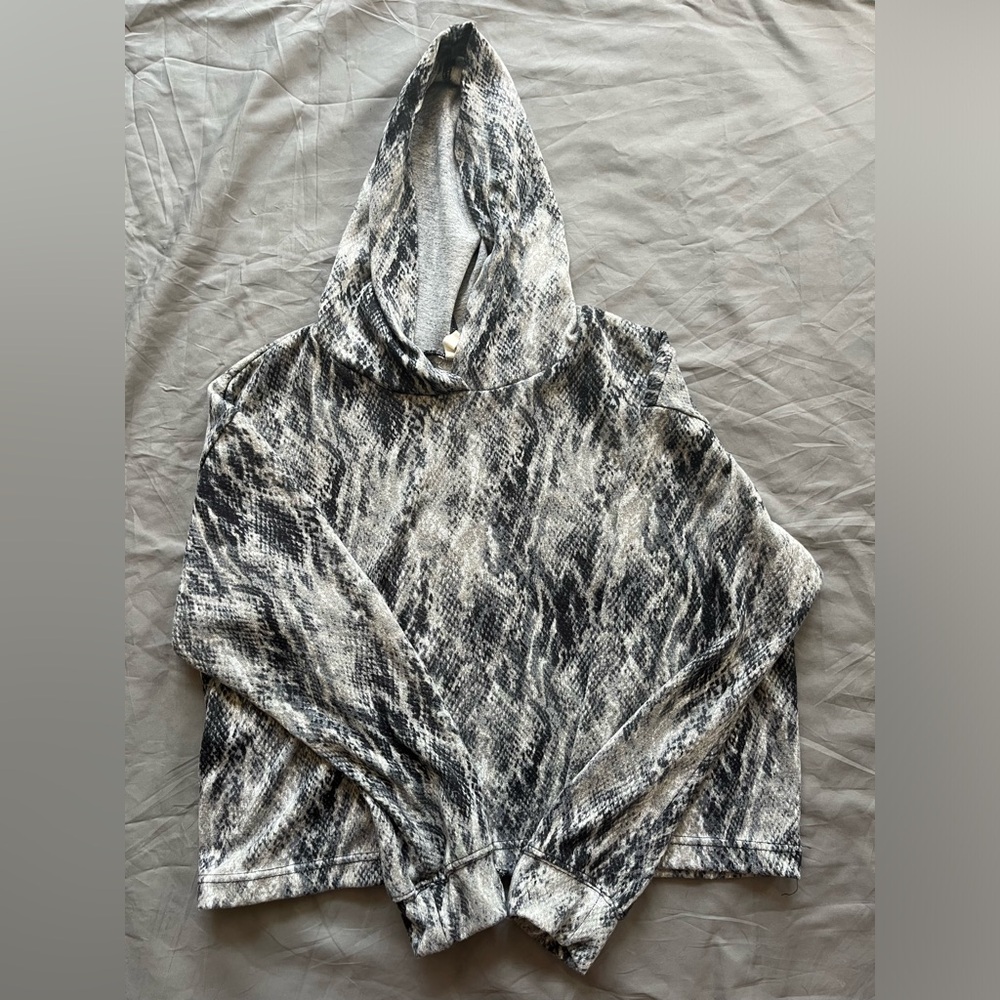 #42 ELAN snake skin pattern hoodie size M